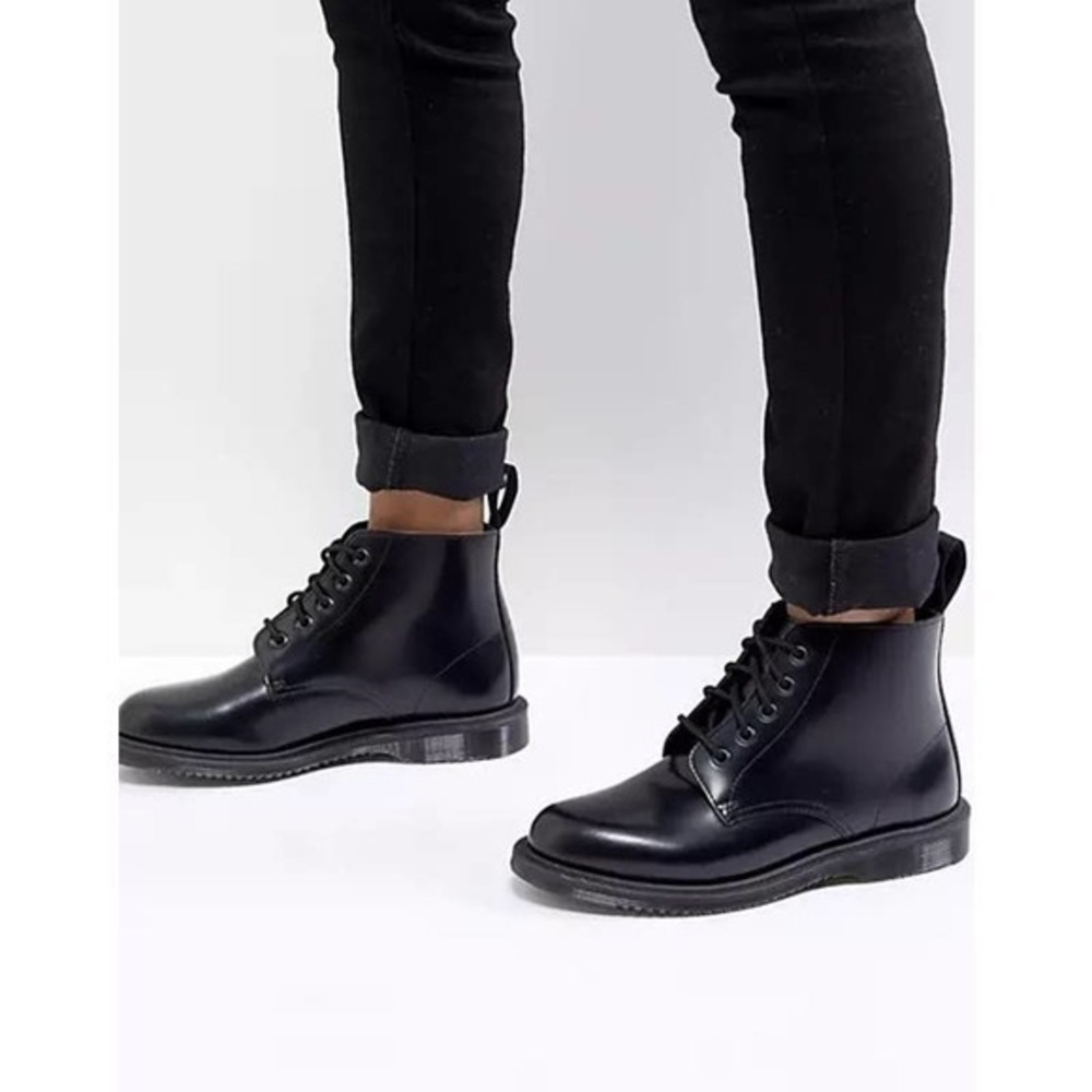 Martens Emmeline Refined Lace Up Leather Boot black polished smooth size 7